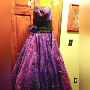 Women's size 4 prom dress
